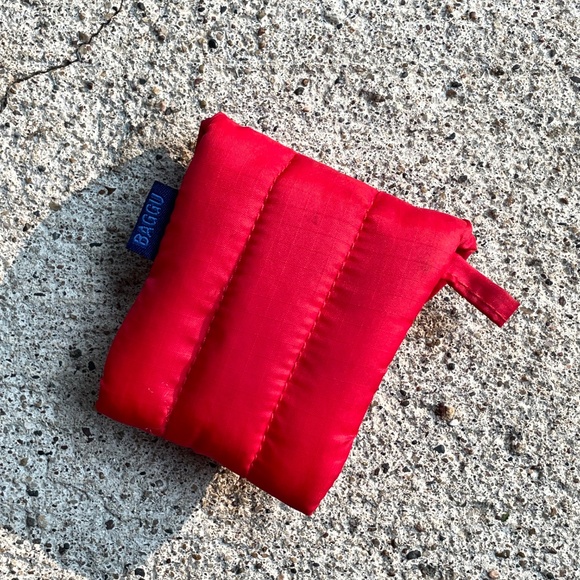 Baggu Puffy Earbuds Case - Picture 2 of 2